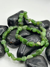 Load image into Gallery viewer, Canadian Jade bracelet