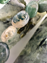 Load image into Gallery viewer, Moss Agate bracelet