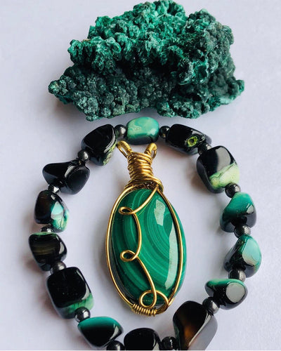 Malachite cabochon pendant