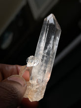 Load image into Gallery viewer, Quartz Point