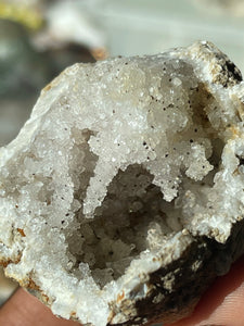 Quartz geode with brown calcite spexks