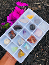 Load image into Gallery viewer, 15 piece Chakra Aligning Mineral Set